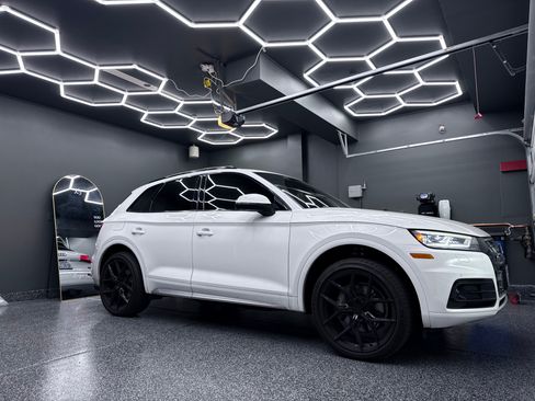 Used 2018 Audi Q5 Prestige w/ Prestige Package image 2