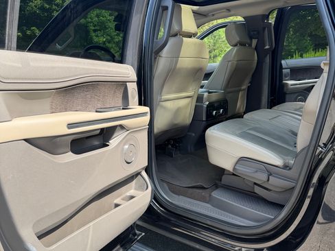 Used 2020 Ford Expedition Max Limited RWD image 10