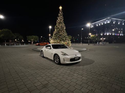 Used 2013 Nissan 370Z Coupe RWD image 6