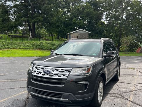 Used 2018 Ford Explorer XLT w/ Equipment Group 201A AWD/4WD image 2