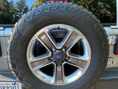 Used 2018 Jeep Wrangler Unlimited Sahara AWD/4WD image 21
