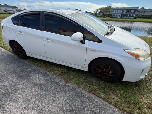 Used 2013 Toyota Prius Two FWD image 4