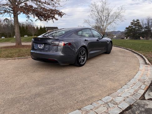 Used 2022 Tesla Model S Plaid image 6
