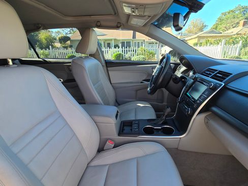 Used 2015 Toyota Camry XLE image 9