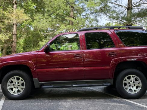 Used 2005 Chevrolet Tahoe Z71 w/ Preferred Equipment Group AWD/4WD image 2