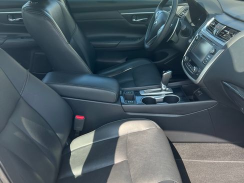 Used 2017 Nissan Altima 3.5 SL w/ 3.5 Technology Package FWD image 21