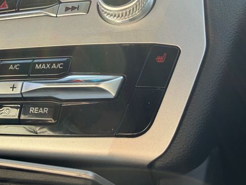 Used 2022 Ford Explorer XLT w/ Equipment Group 202A image 17