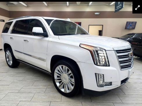 Used 2016 Cadillac Escalade Platinum image 1