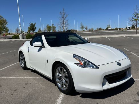 Used 2012 Nissan 370Z Touring RWD image 9