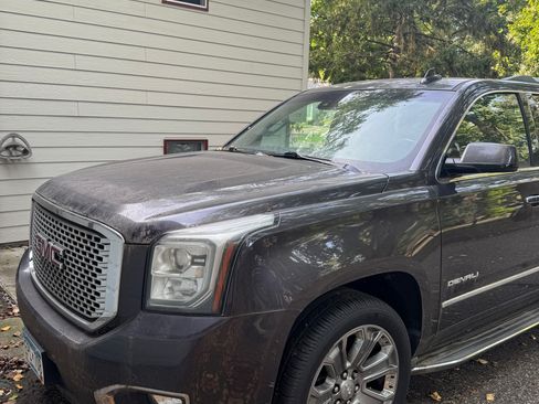 Used 2015 GMC Yukon Denali w/ Open Road Package AWD/4WD image 19