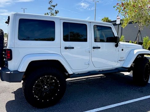 Used 2015 Jeep Wrangler Unlimited Sahara w/ Connectivity Group image 8