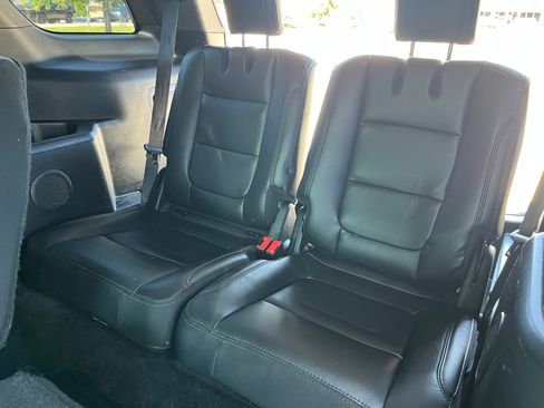 Used 2016 Ford Explorer XLT w/ Equipment Group 202A AWD/4WD image 11
