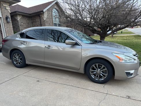 Used 2015 Nissan Altima 2.5 S w/ Power Driver Seat Package image 2