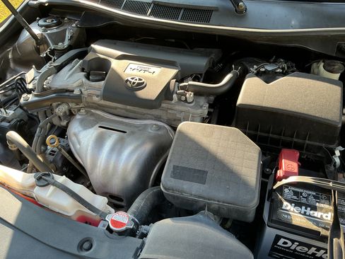 Used 2016 Toyota Camry LE image 18