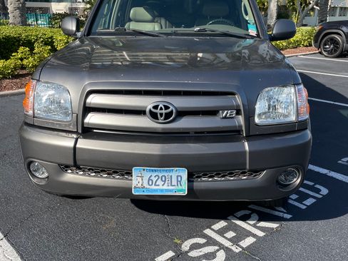 Used 2004 Toyota Tundra Limited image 1
