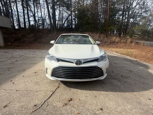 Used 2017 Toyota Avalon XLE Premium image 8