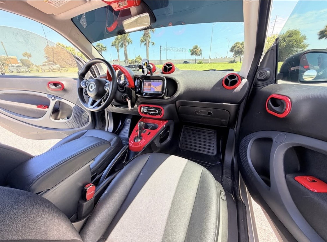 Used 2016 smart fortwo pure RWD image 8