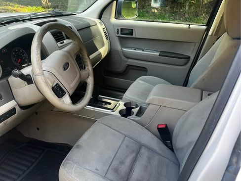 Used 2010 Ford Escape XLT image 5