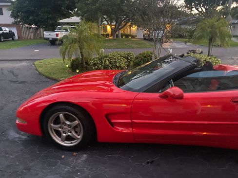 Used 2000 Chevrolet Corvette Convertible 2D w/ Memory Pkg image 24