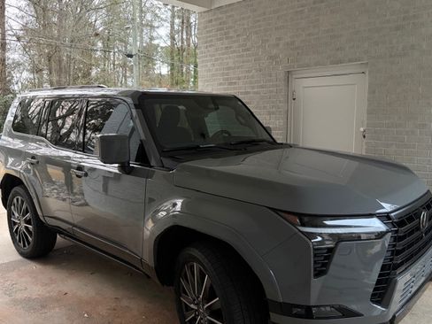 Used 2025 Lexus GX 550 image 2