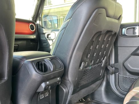 Used 2019 Jeep Wrangler Unlimited Rubicon image 12
