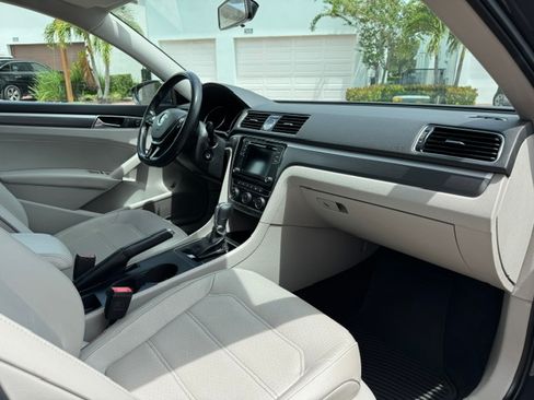 Used 2017 Volkswagen Passat 1.8T R-Line FWD image 19