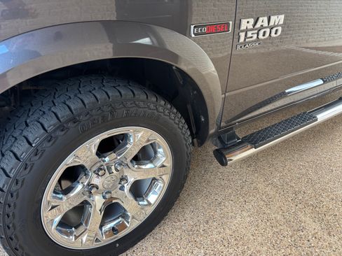 Used 2019 RAM 1500 Laramie AWD/4WD image 16