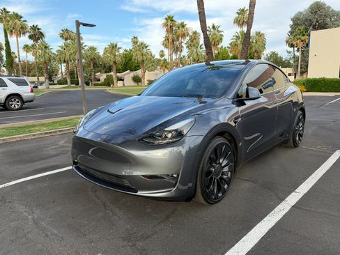 Used 2023 Tesla Model Y Performance AWD/4WD image 10