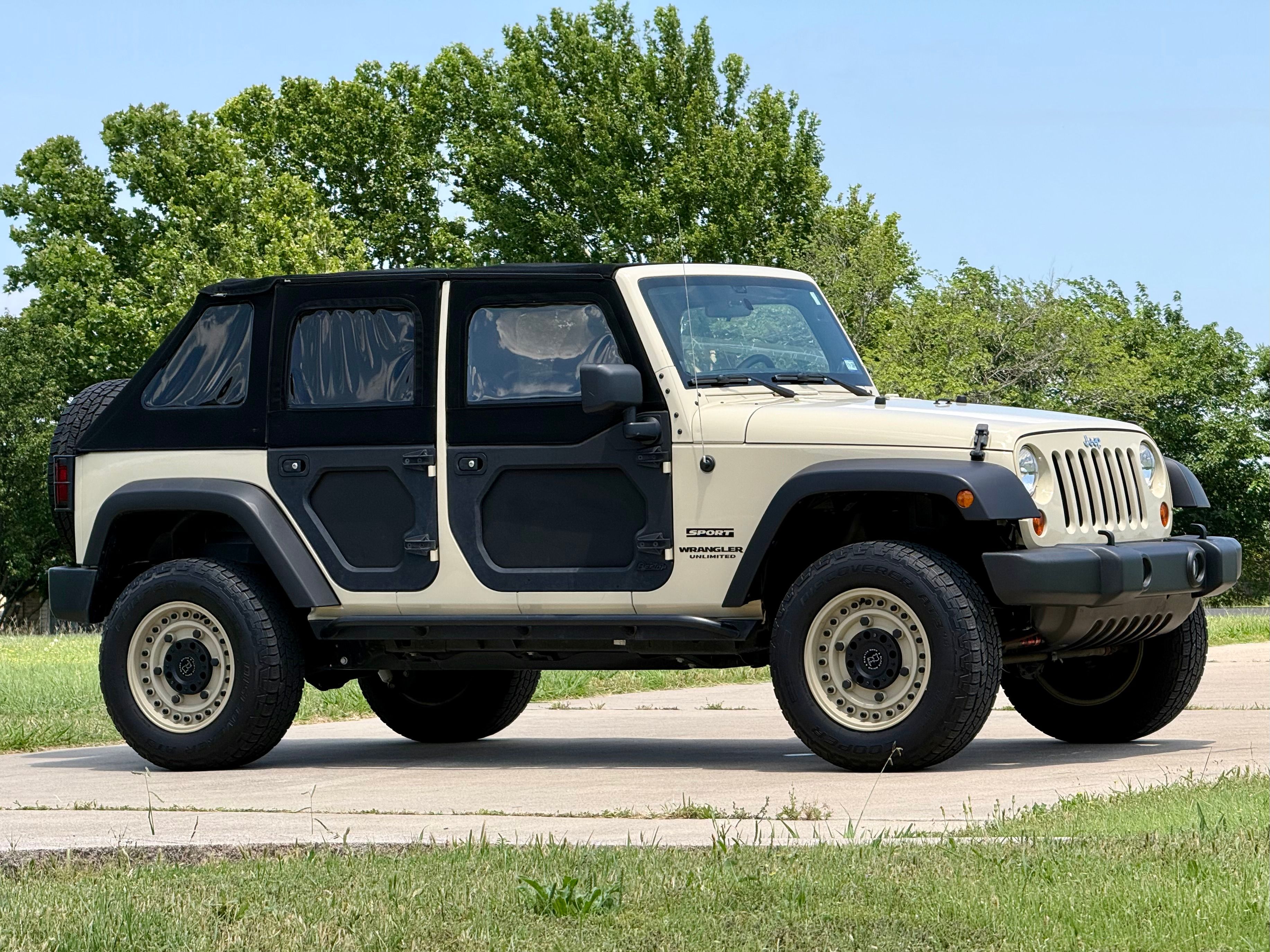 Used 2012 Jeep Wrangler Unlimited Sport AWD/4WD image 5