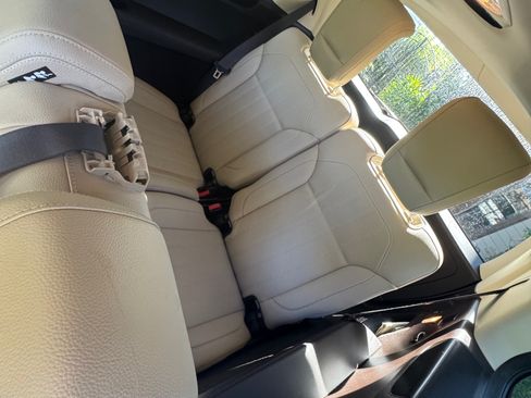 Used 2017 Mercedes-Benz GLS 450 4MATIC image 9