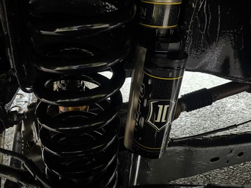 Used 2015 Ford F250 Platinum w/ FX4 Off-Road Package image 9