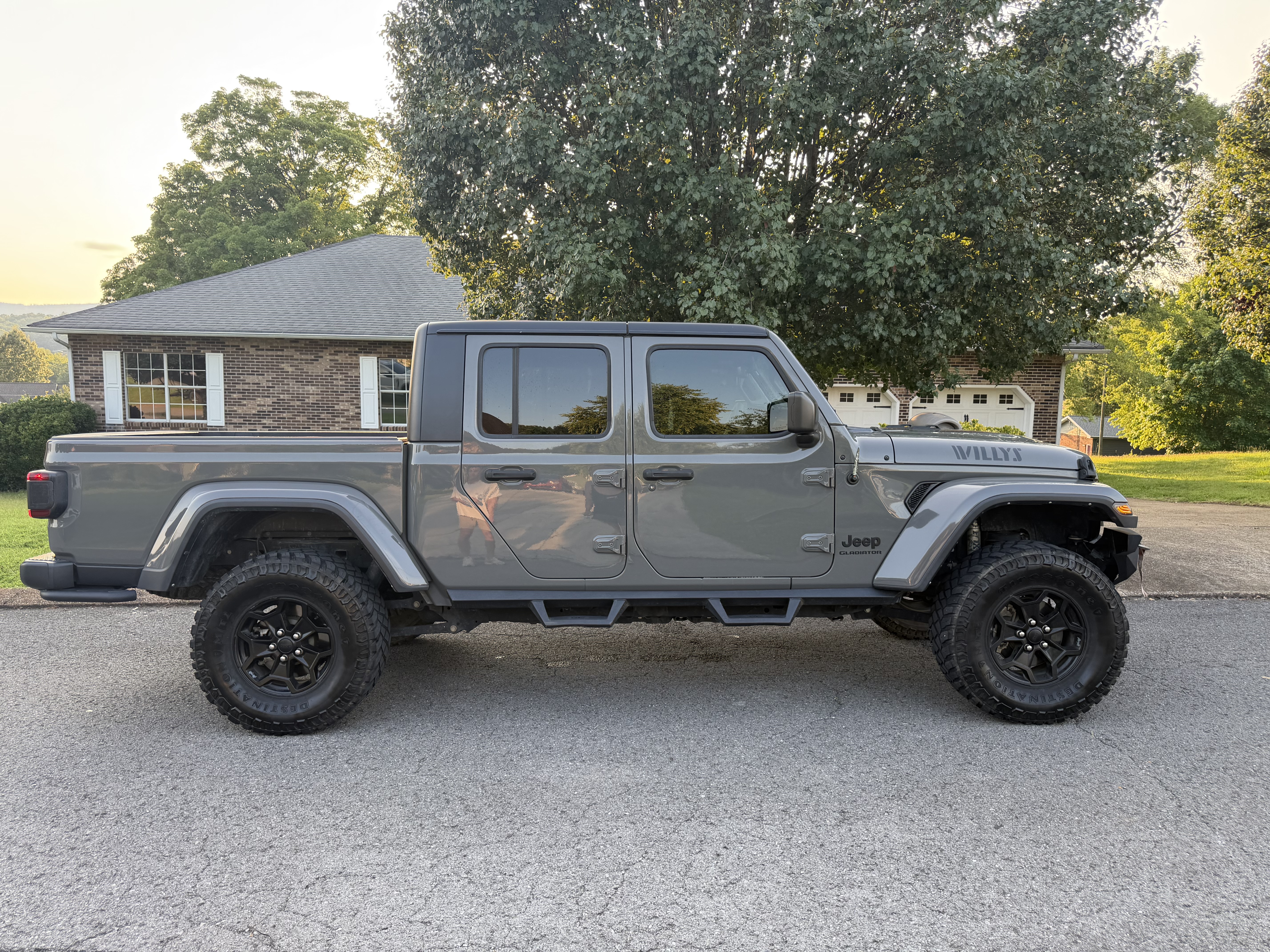 Used 2021 Jeep Gladiator Sport AWD/4WD image 4