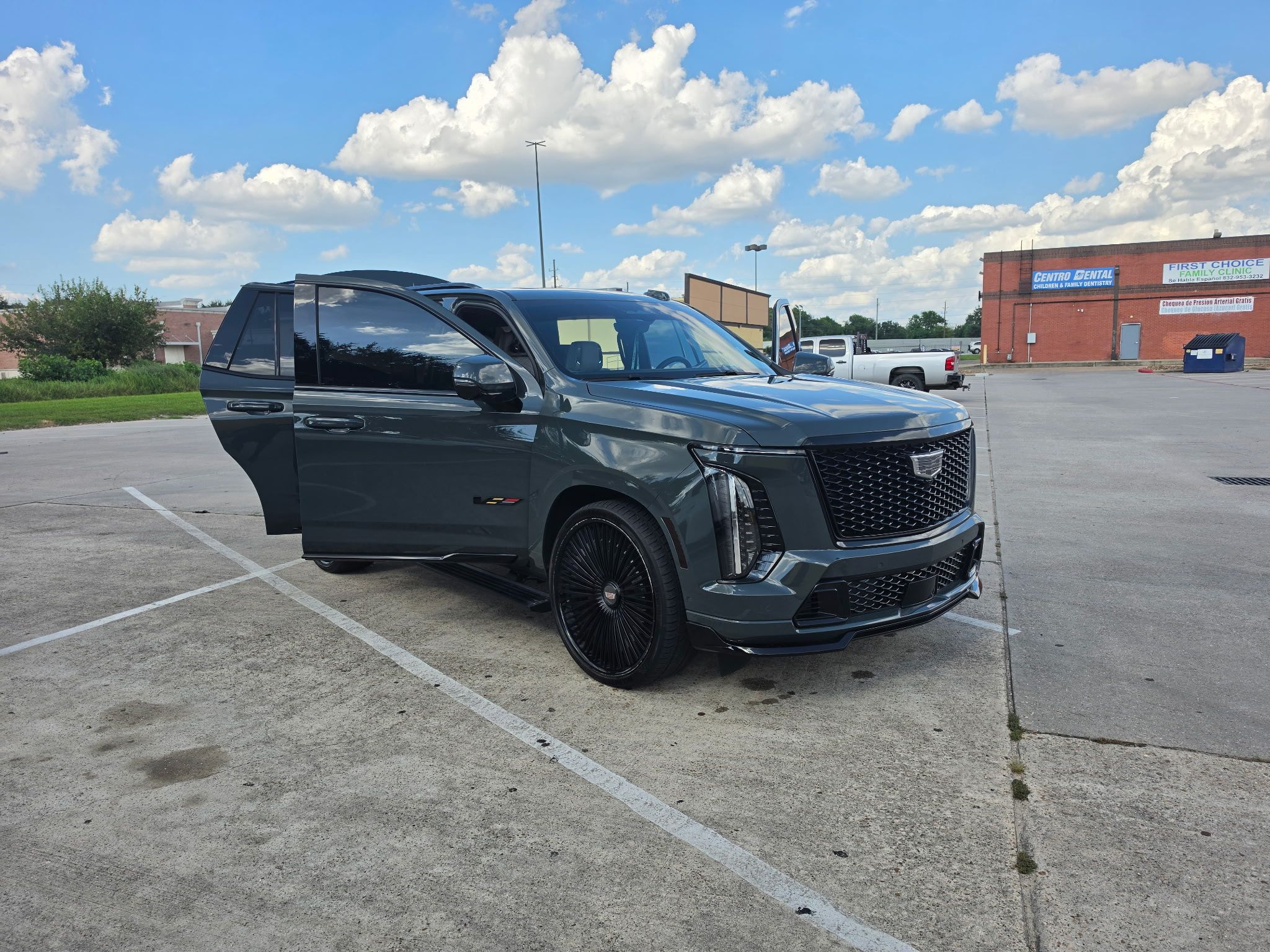 Used 2025 Cadillac Escalade V w/ LPO, ONYX Package AWD/4WD image 1