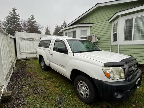 Used 2009 Toyota Tacoma 2WD Regular Cab image 2