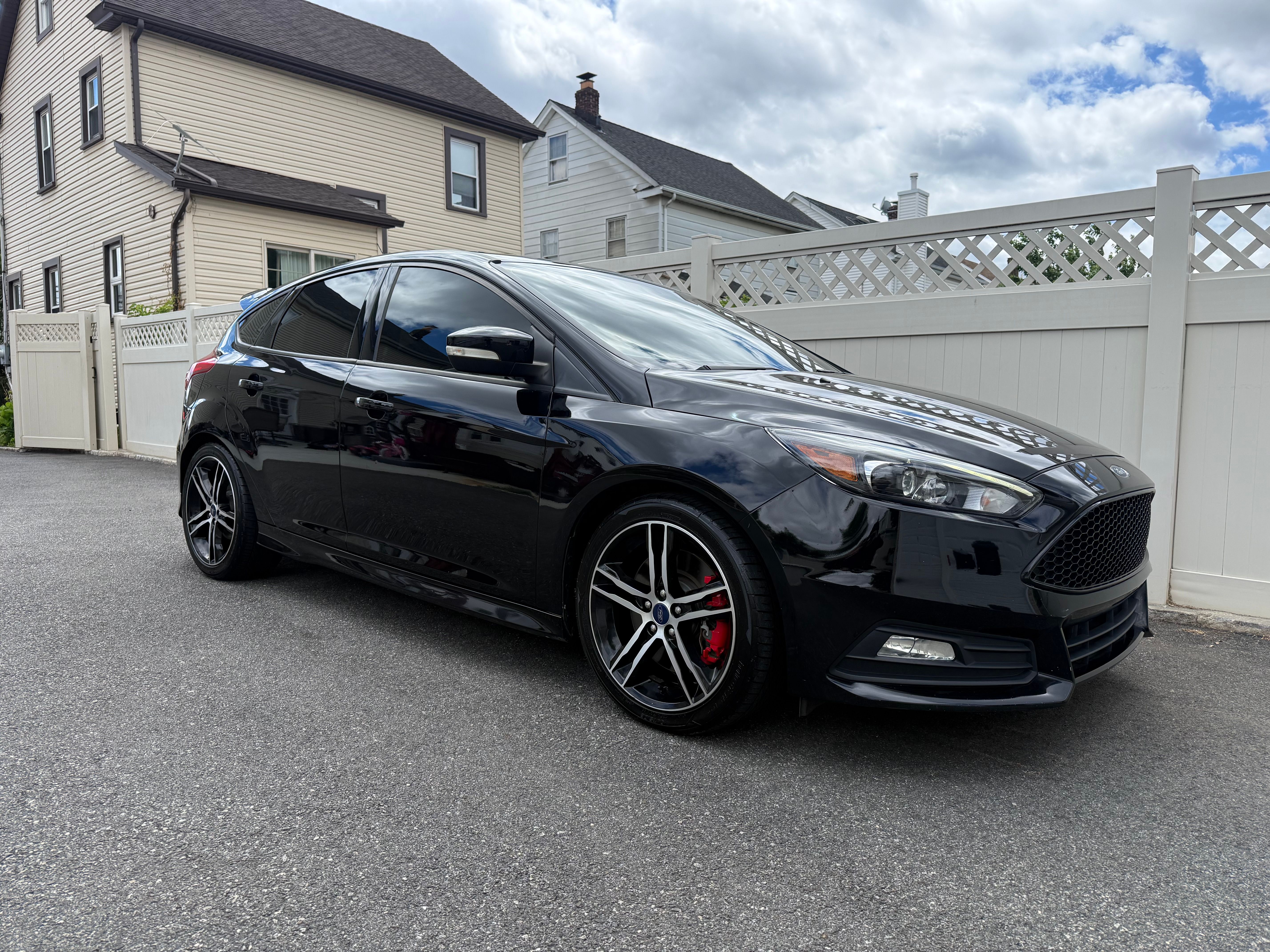Used 2018 Ford Focus ST w/ Equipment Group 402A FWD image 11