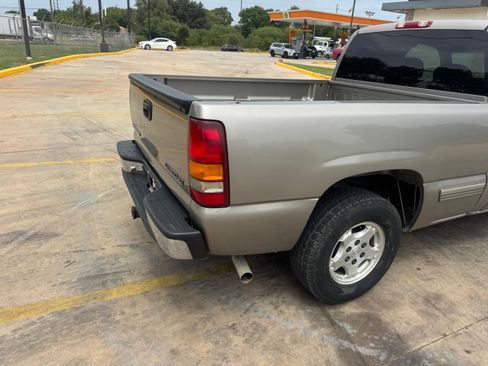 Used 2001 Chevrolet Silverado 1500 LS w/ Firm Ride Suspension Pkg RWD image 13