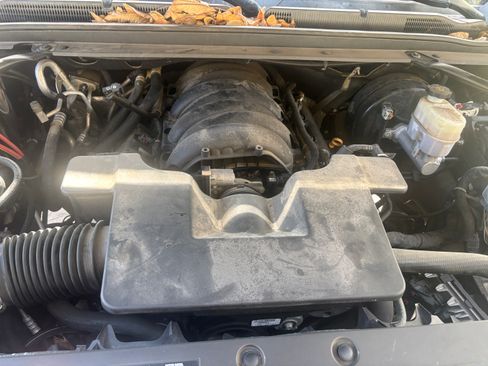 Used 2019 Chevrolet Suburban LT image 13