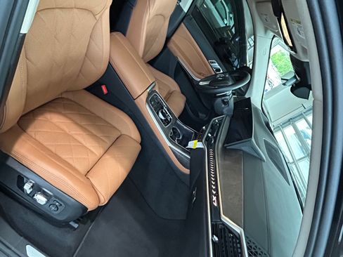 Used 2024 BMW X7 xDrive40i w/ Executive Package image 5