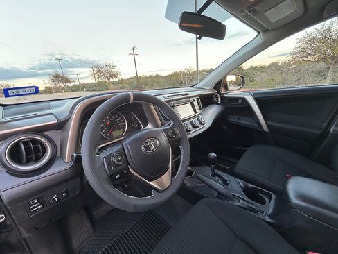Used 2015 Toyota RAV4 LE image 14