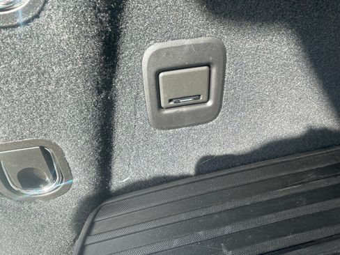 Used 2023 Cadillac XT6 Sport w/ LPO, ONYX Package image 21