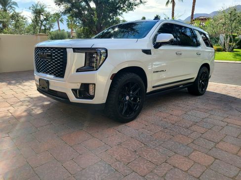 Used 2023 GMC Yukon Denali Ultimate image 1