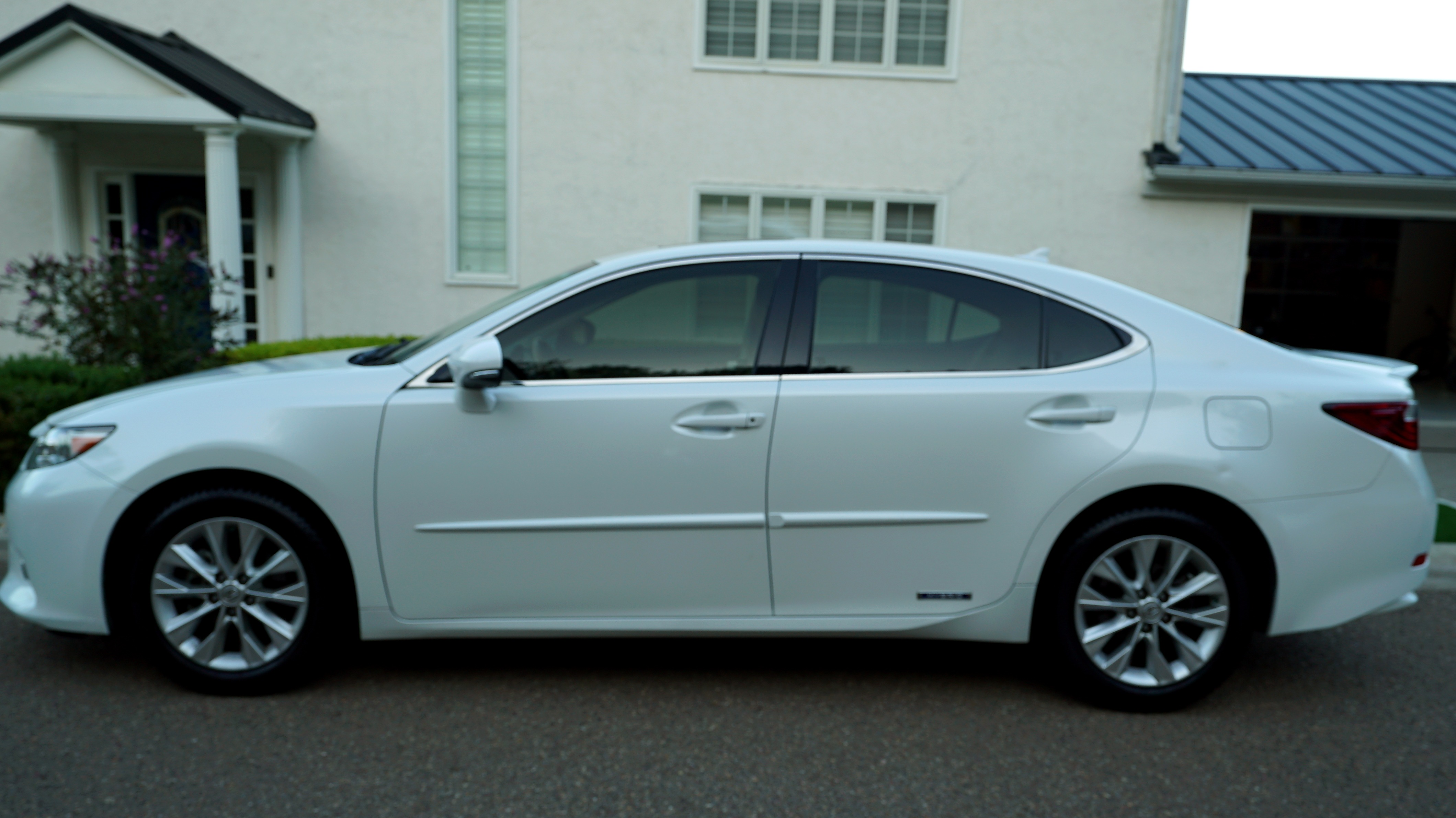 Used 2013 Lexus ES 300h w/ Luxury Pkg FWD image 5