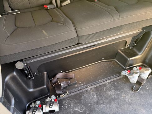 Used 2023 Chrysler Voyager LX image 9