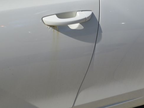 Used 2012 Volkswagen Golf 2.5L Hatchback 2D image 18