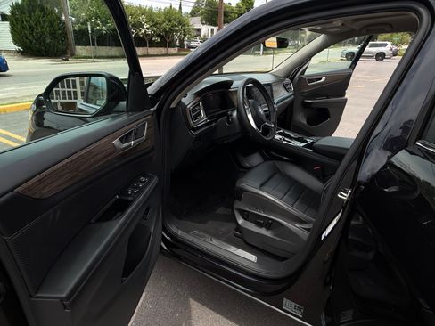 Used 2024 Volkswagen Atlas SEL AWD/4WD image 25
