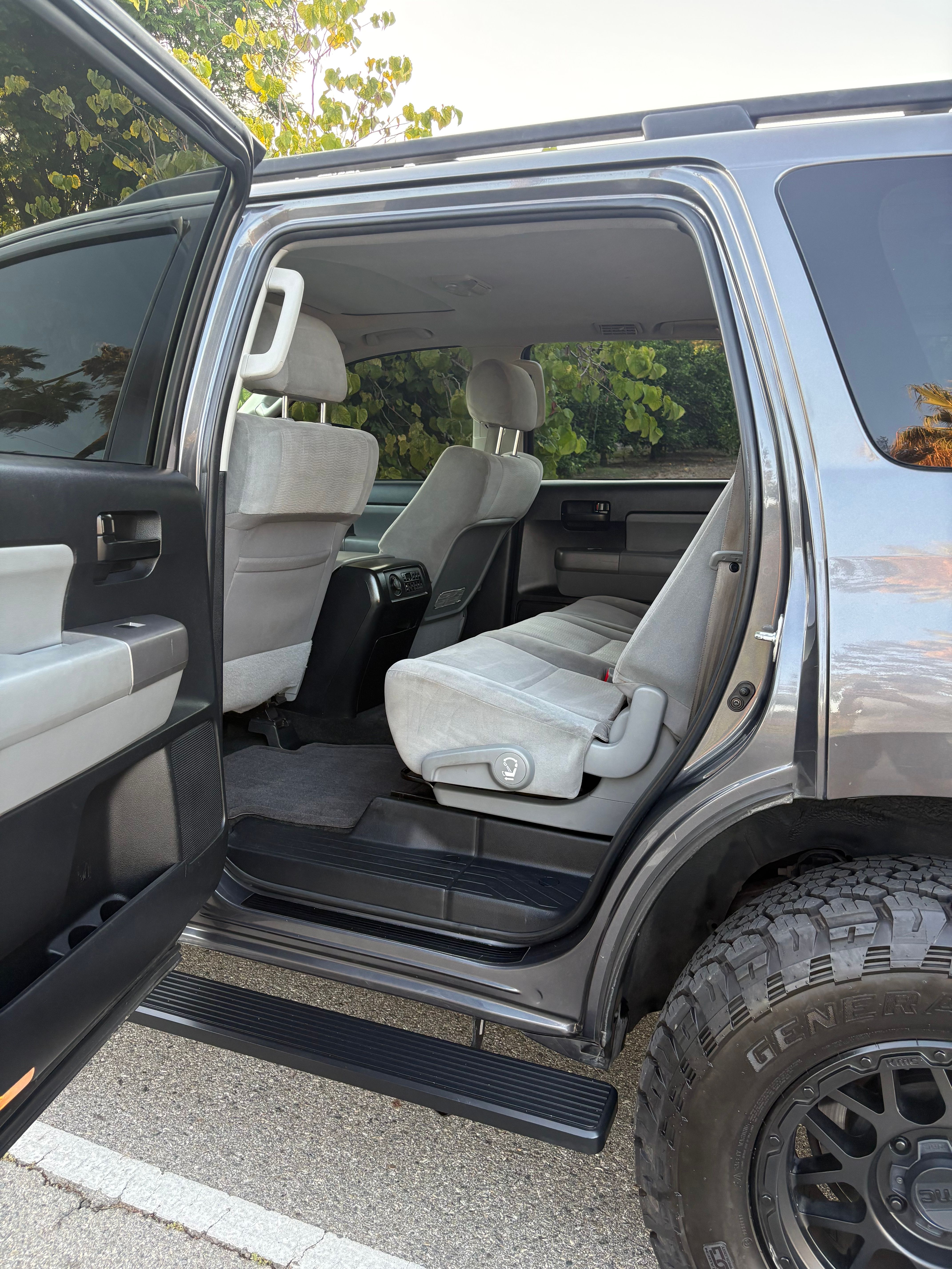 Used 2014 Toyota Sequoia SR5 AWD/4WD image 14