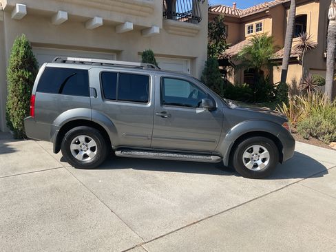 Used 2007 Nissan Pathfinder SE w/ SE Premium Pkg RWD image 1