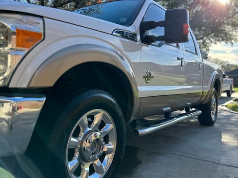Used 2014 Ford F250 Lariat w/ Lariat Interior Package image 5
