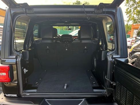 Used 2018 Jeep Wrangler Unlimited Rubicon image 15