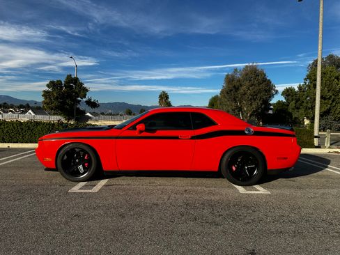 Used 2009 Dodge Challenger SRT8 w/ SRT Option Group II image 2